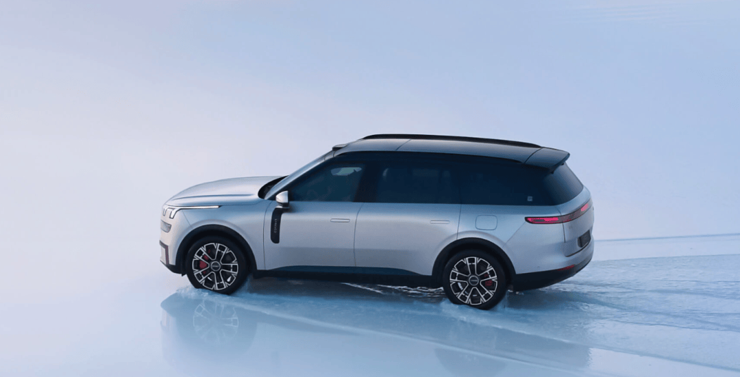 半年銷量超140萬輛背后,是吉利大象跳舞與新銳狂飆的平衡藝術