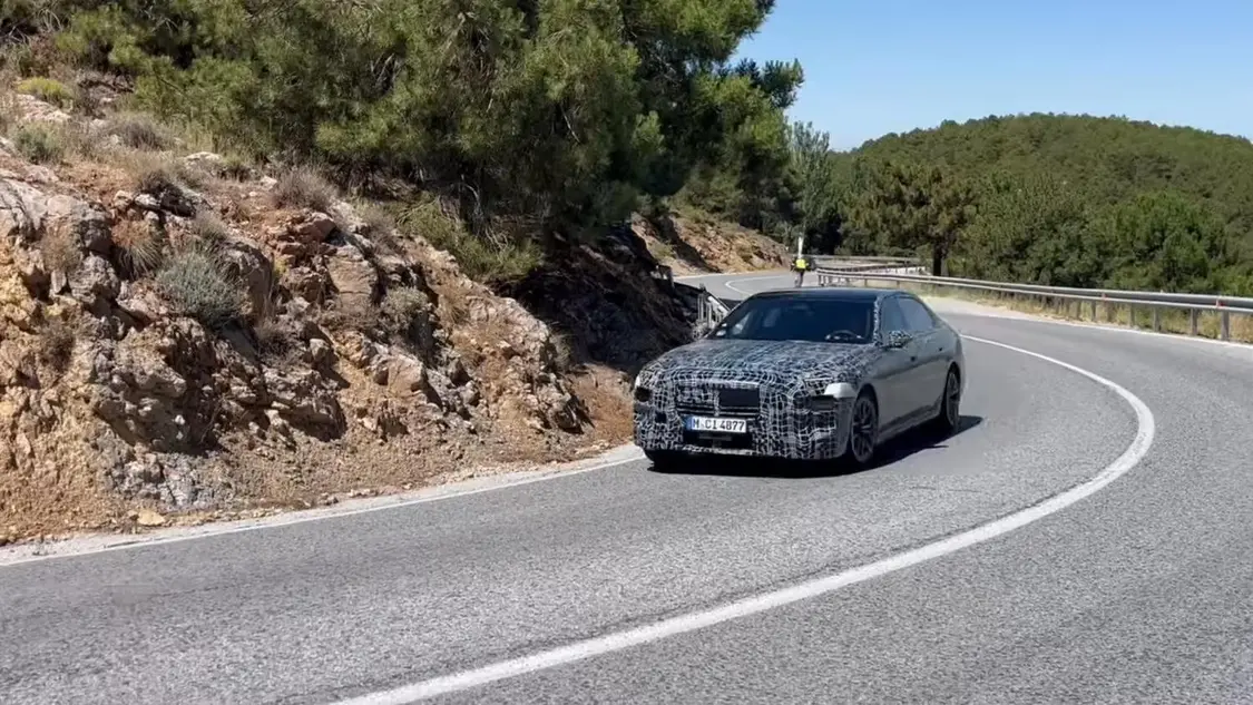 寶馬 M350 轎車原型路測圖曝光:預估 400 馬力