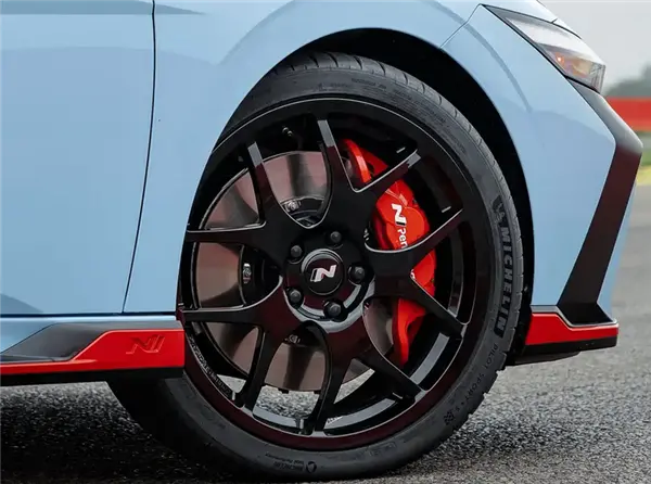 可合法上路的TCR賽車！現代伊蘭特特別版發布：提供6速手波