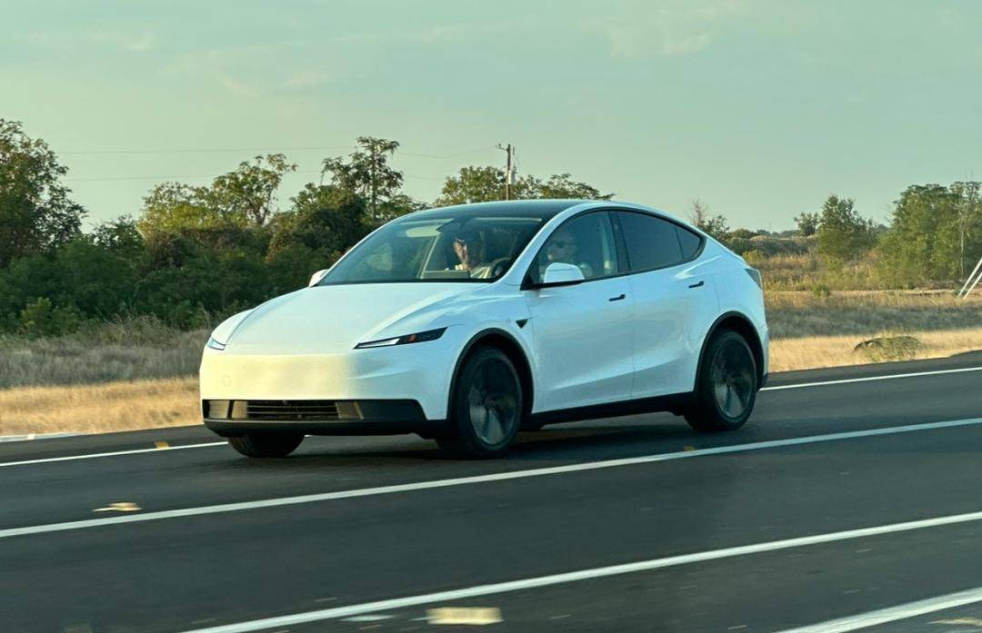 特斯拉平價(jià)車型面臨市場(chǎng)考驗(yàn),精簡(jiǎn)配置恐難挽銷量頹勢(shì)