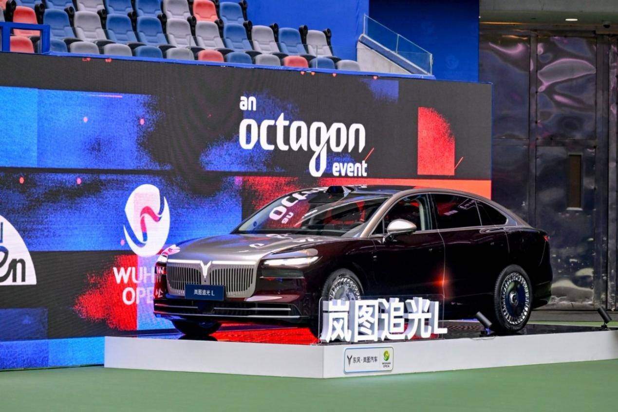 武網涌動,賽場場景中的豪華范本演繹,嵐圖汽車“靜”贏