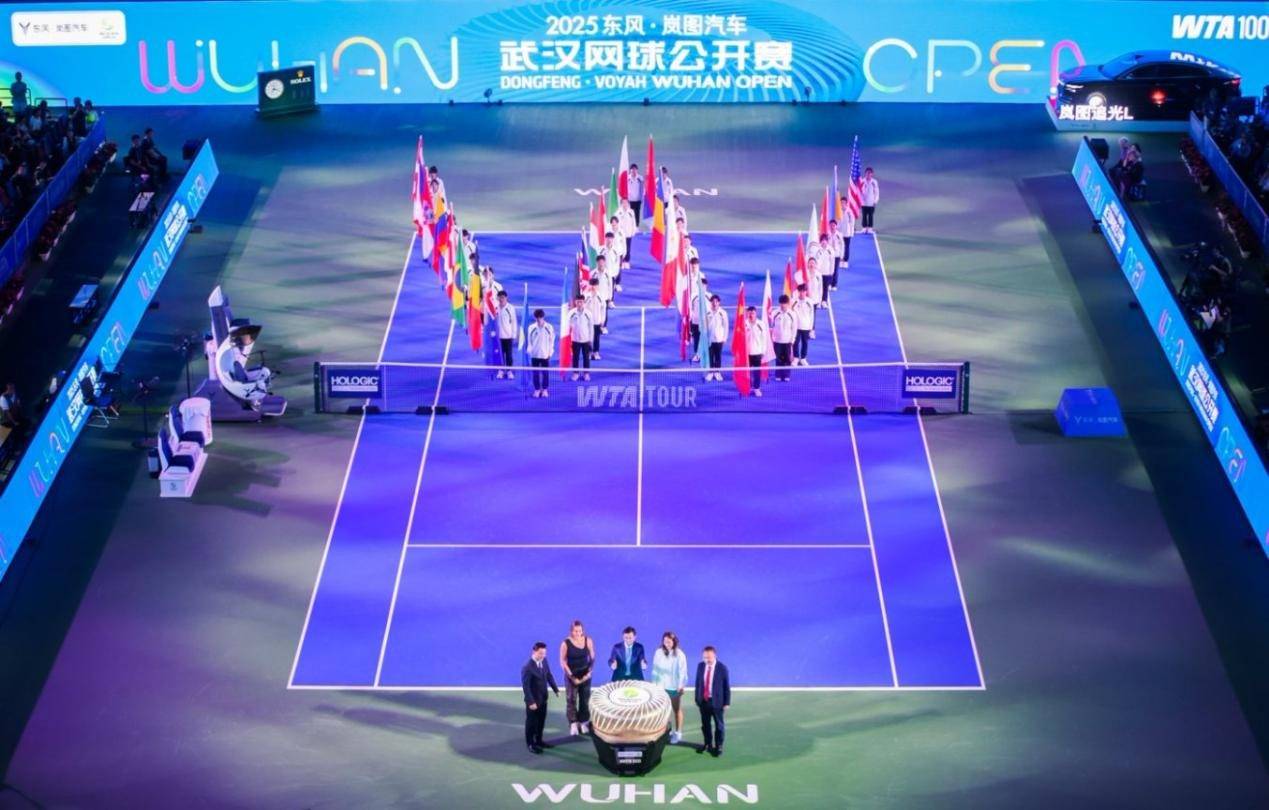 武網涌動,賽場場景中的豪華范本演繹,嵐圖汽車“靜”贏