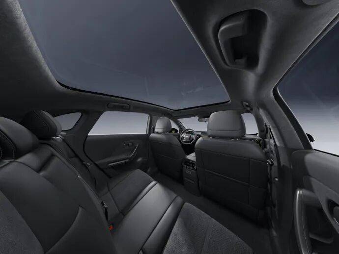 零跑Lafa5新車基于LEAP 3.5架構(gòu)打造,定位純電緊湊型車,外觀延用零跑汽車家族化設(shè)計(jì)語言