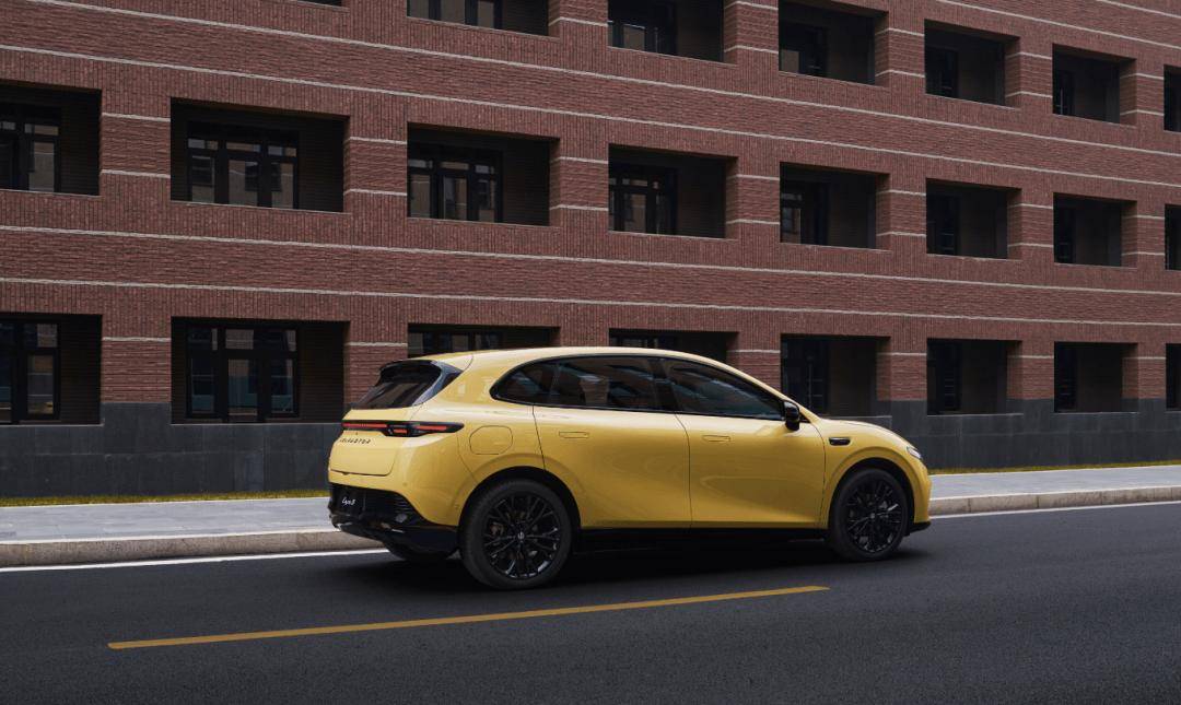 零跑Lafa5新車基于LEAP 3.5架構(gòu)打造,定位純電緊湊型車,外觀延用零跑汽車家族化設(shè)計(jì)語言