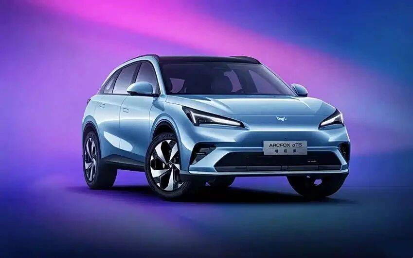 極狐阿爾法T5增程版,純電215公里