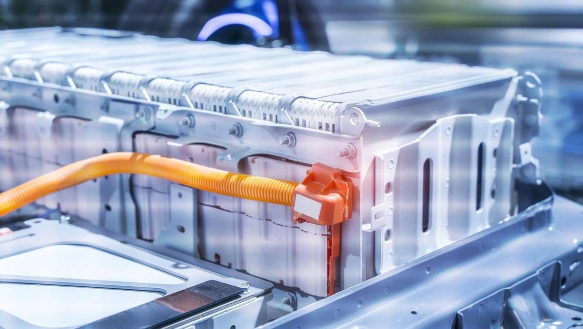 豐田搶跑固態電池,中國靠一招破局,誰能笑到最后?