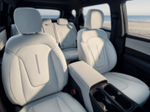 新車(chē)座艙周報(bào):30英寸大屏成新熱門(mén),高通8295不再是首選?