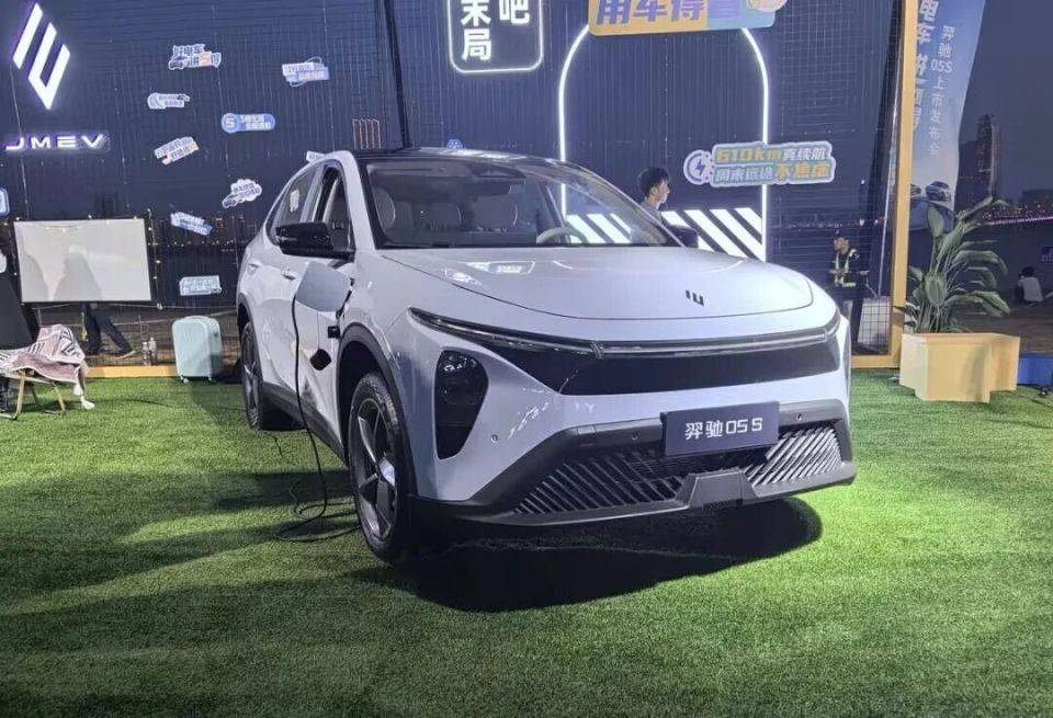 2025年10月上市新車有領克03家族、傳祺向往M8宗師版、魏牌高山7、保時捷911等