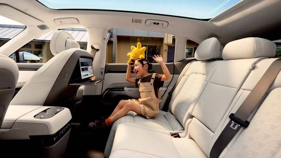 極氪7X:22萬配激光雷達+900V,這是要把對手逼瘋的節奏?