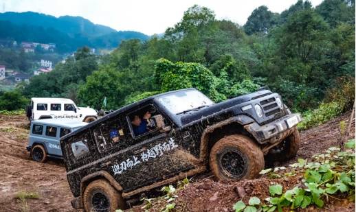 荒野趣玩212 T01柴油版,越野場(chǎng)上的用實(shí)力續(xù)寫半世情懷