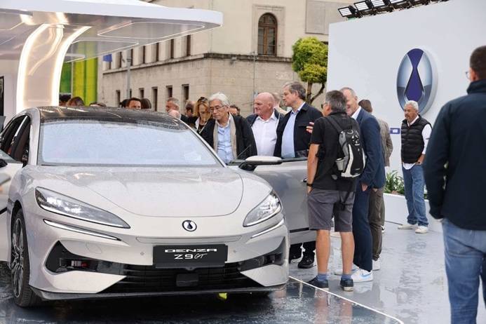 比亞迪的“出海”與“上樓”