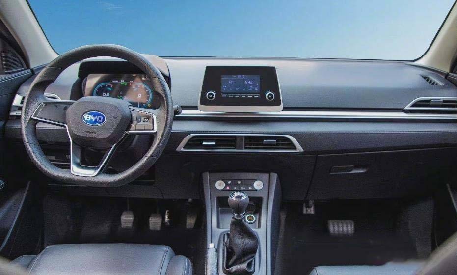 沒(méi)苦硬吃是吧?電動(dòng)車(chē)還有手動(dòng)擋?還是比亞迪出的?