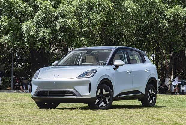 五菱繽果S上市首月熱銷超2.4萬輛,家族累計銷量突破60萬大關