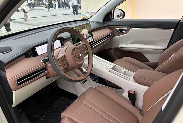 五菱繽果S上市首月熱銷超2.4萬輛,家族累計銷量突破60萬大關