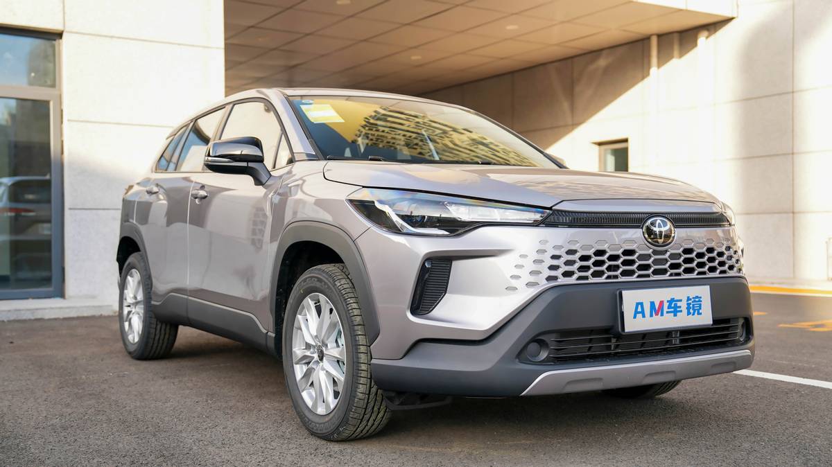 探店全新卡羅拉銳放:9.68萬起合資家用SUV,穩坐爆款寶座