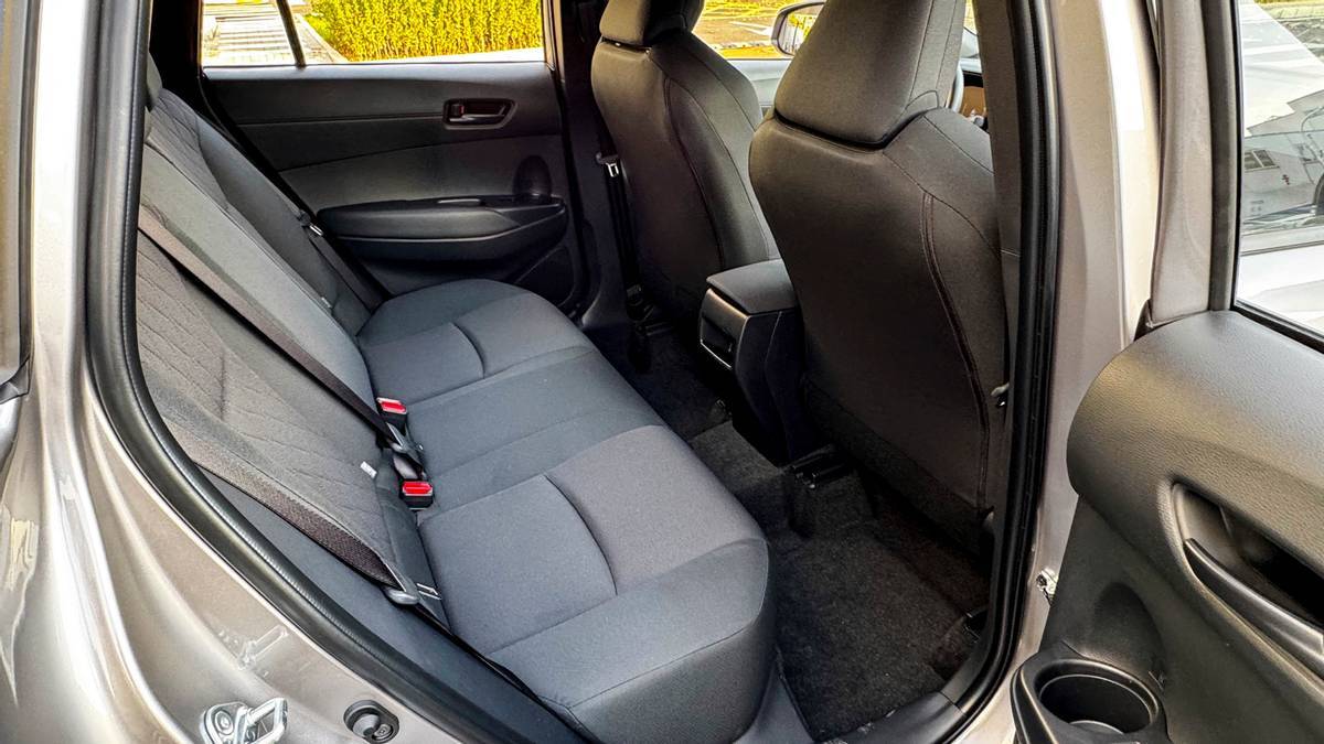 探店全新卡羅拉銳放:9.68萬起合資家用SUV,穩坐爆款寶座