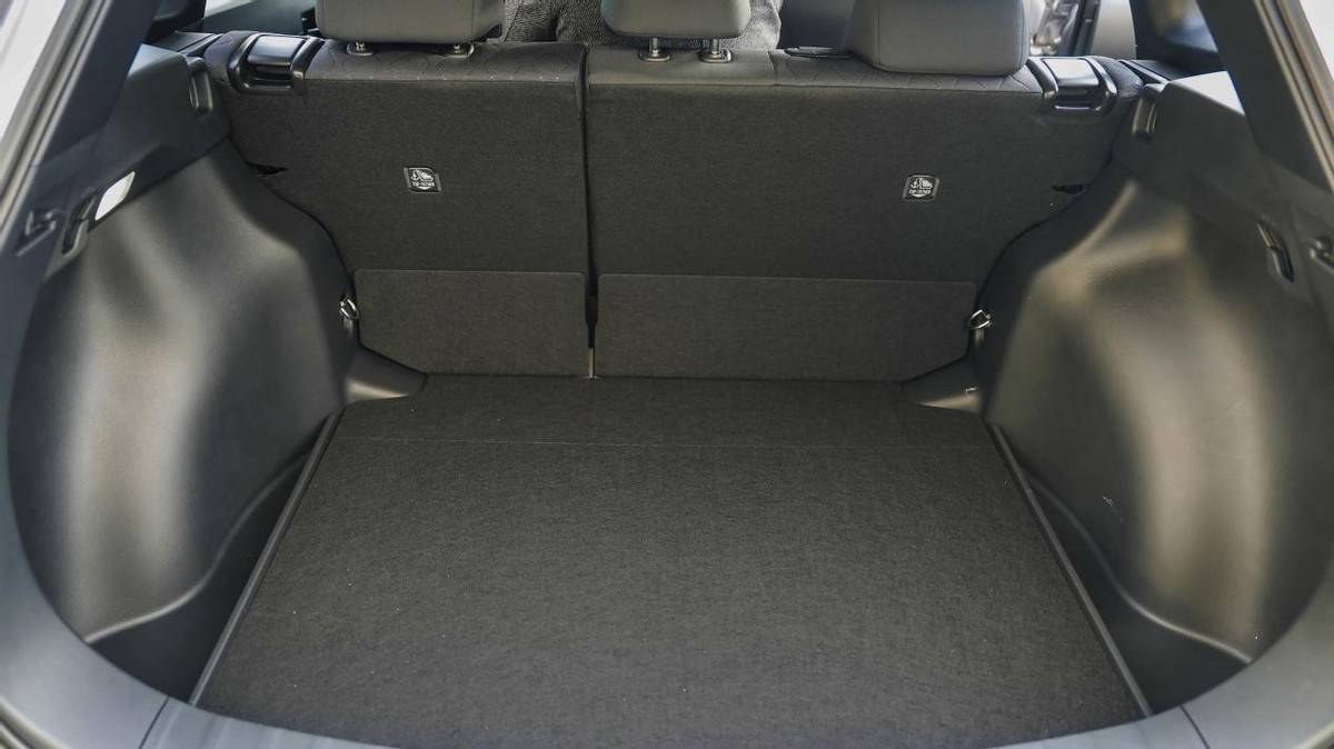 探店全新卡羅拉銳放:9.68萬起合資家用SUV,穩坐爆款寶座